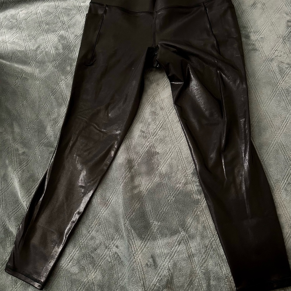 Athleta Salutation Stash Shine Tight